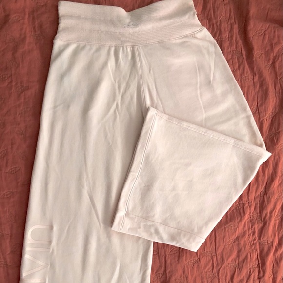 NWT*CALVIN KLEIN JOGGER PINK SWEATPANTS*CROPPED WIDE LEG*2 POCKETS*MSRP $98 - Picture 2 of 13